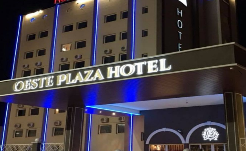 Oeste Plaza Hotel fachada