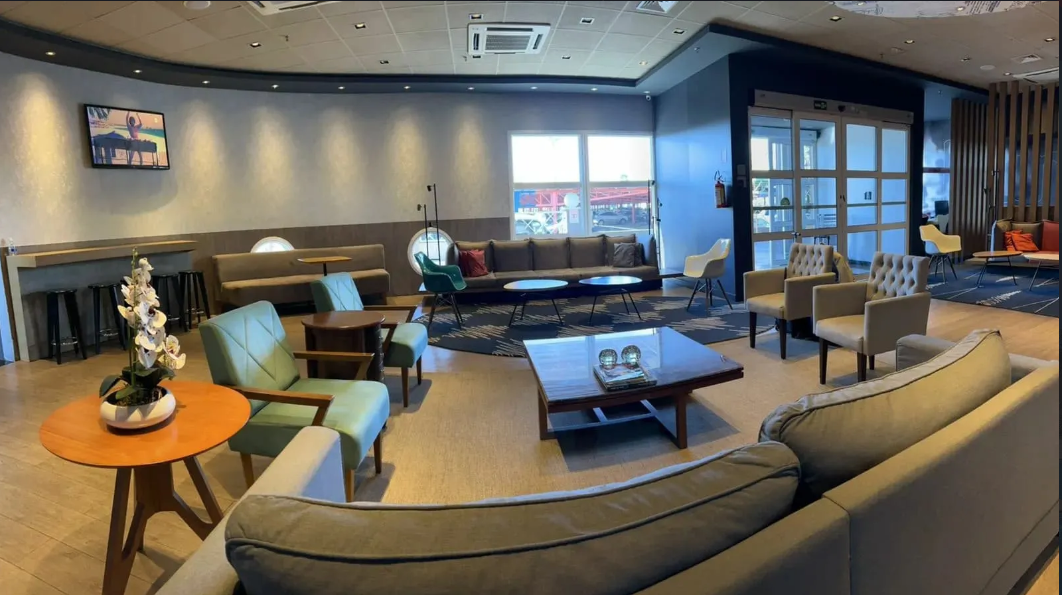Oeste Plaza Hotel lobby