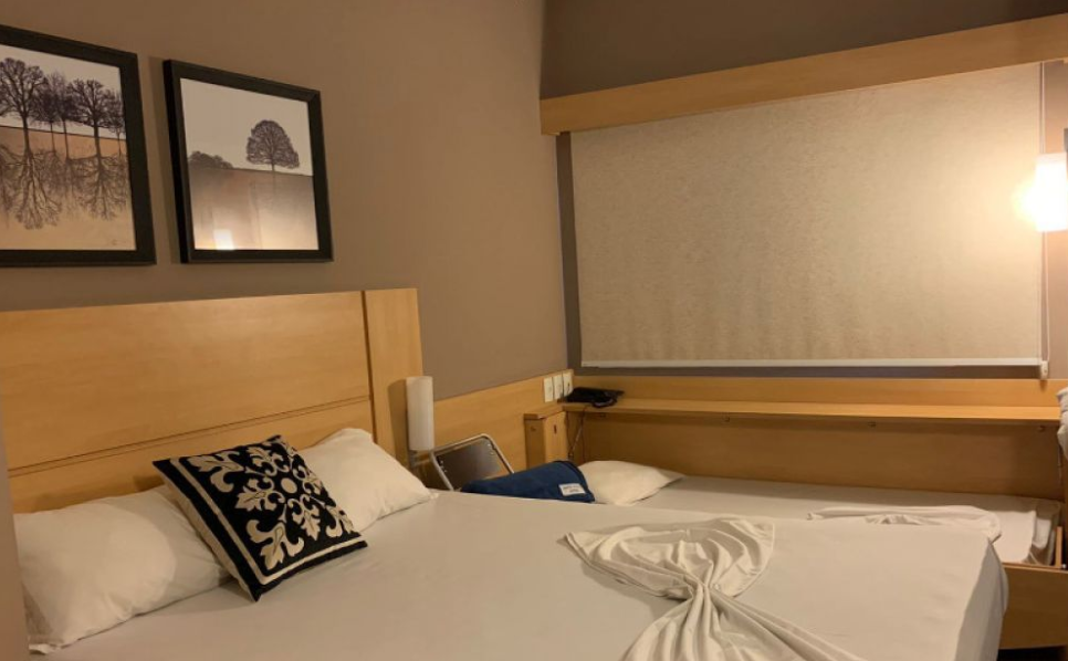 Oeste Plaza Hotel quarto
